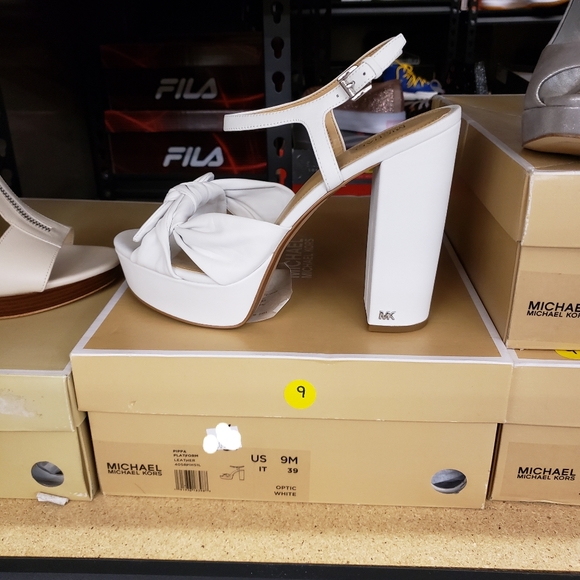 Michael Kors Pippa Platform Sandals - Picture 4 of 4